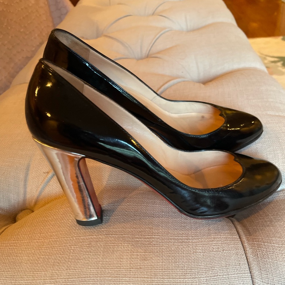 Louboutin Veno black patent